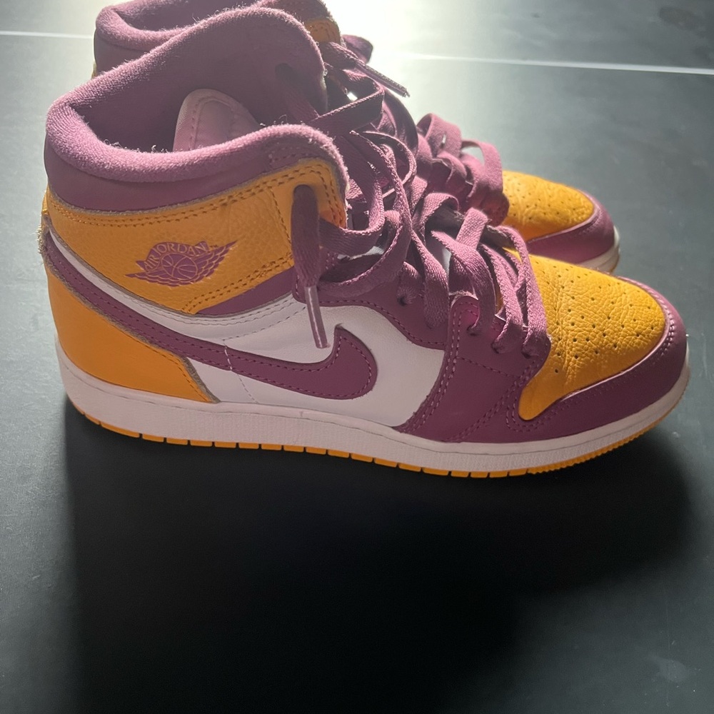 🔥 Nike Air Jordan 1 Retro High OG “Brotherhood” 💛💜